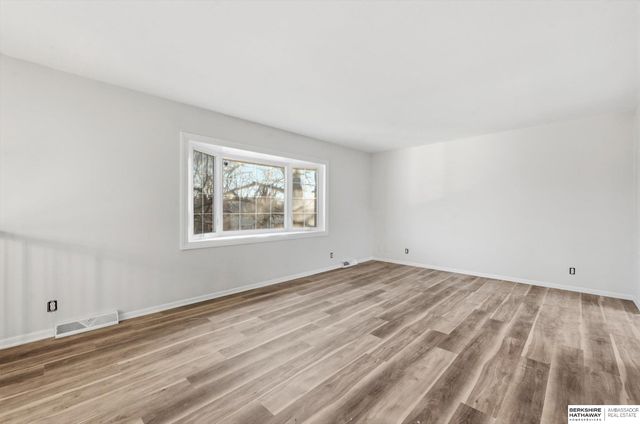 14032 Pierce Street, Omaha, NE 68144