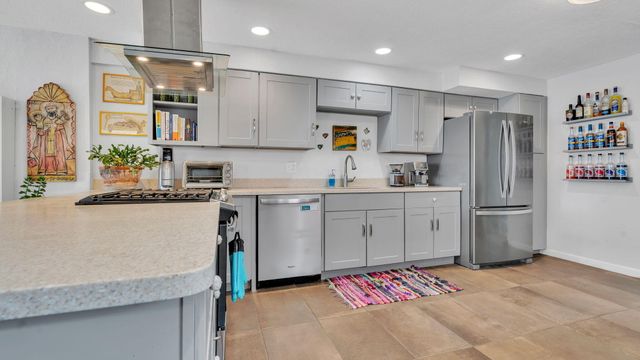 1046 McMullen Drive NW, Albuquerque, NM 87107