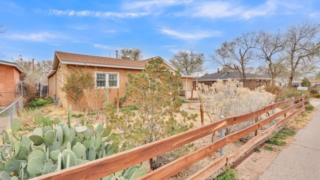 1046 McMullen Drive NW, Albuquerque, NM 87107