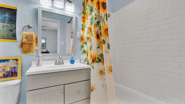 1046 McMullen Drive NW, Albuquerque, NM 87107