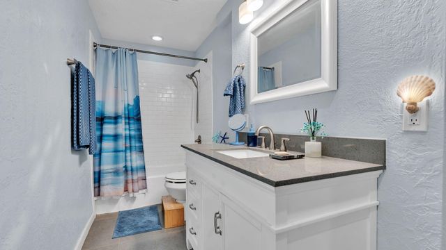 1046 McMullen Drive NW, Albuquerque, NM 87107