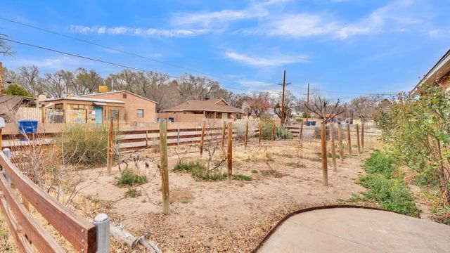 1046 McMullen Drive NW, Albuquerque, NM 87107