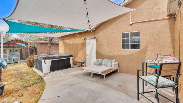 1046 McMullen Drive NW, Albuquerque, NM 87107