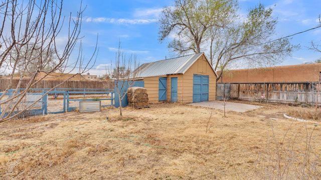 1046 McMullen Drive NW, Albuquerque, NM 87107