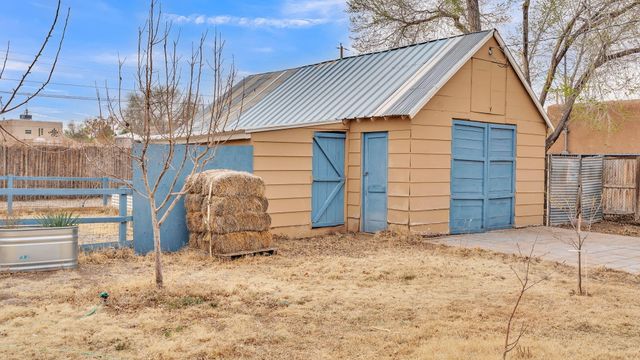 1046 McMullen Drive NW, Albuquerque, NM 87107