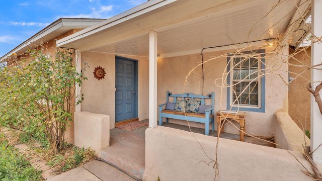 1046 McMullen Drive NW, Albuquerque, NM 87107