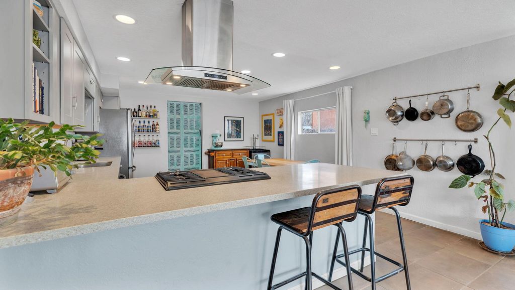 Image 13 of property listing at 1046 McMullen Drive NW, Albuquerque, NM 87107