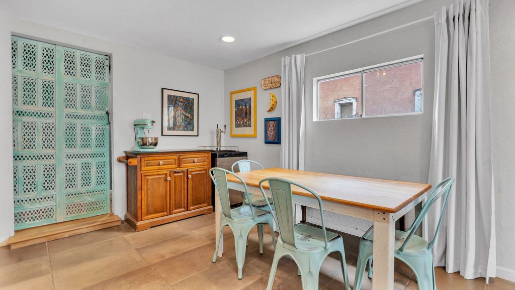 Image 14 of property listing at 1046 McMullen Drive NW, Albuquerque, NM 87107