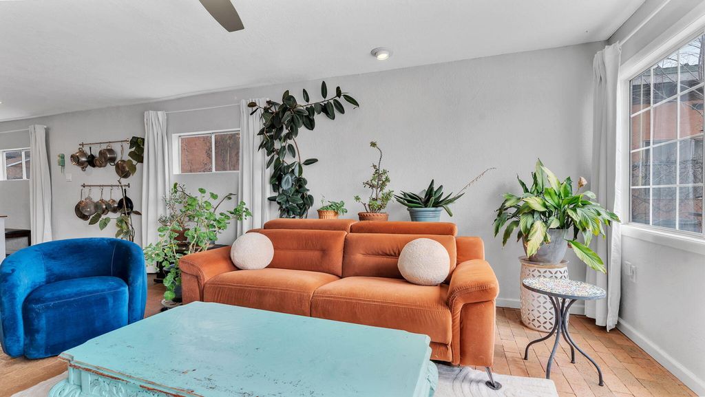 Image 18 of property listing at 1046 McMullen Drive NW, Albuquerque, NM 87107