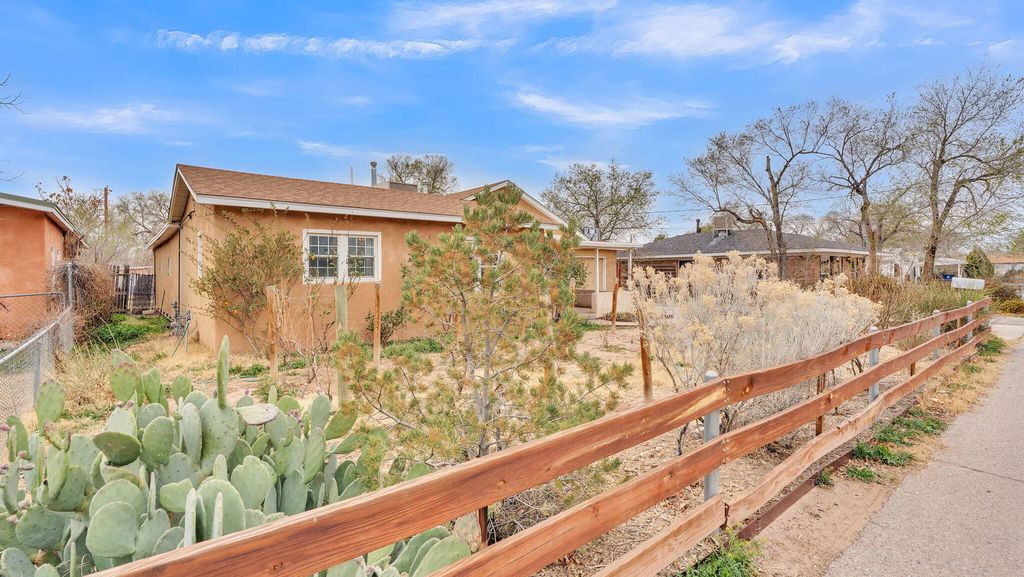 Image 2 of property listing at 1046 McMullen Drive NW, Albuquerque, NM 87107