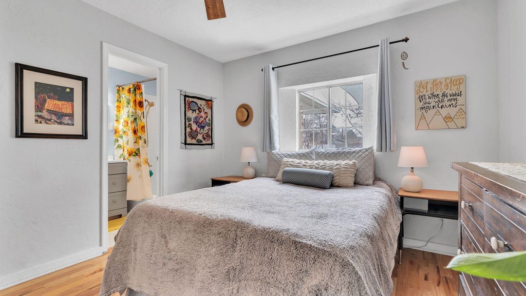 Image 20 of property listing at 1046 McMullen Drive NW, Albuquerque, NM 87107