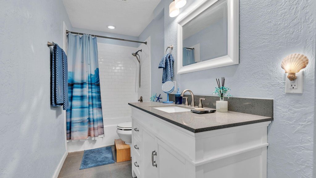 Image 25 of property listing at 1046 McMullen Drive NW, Albuquerque, NM 87107