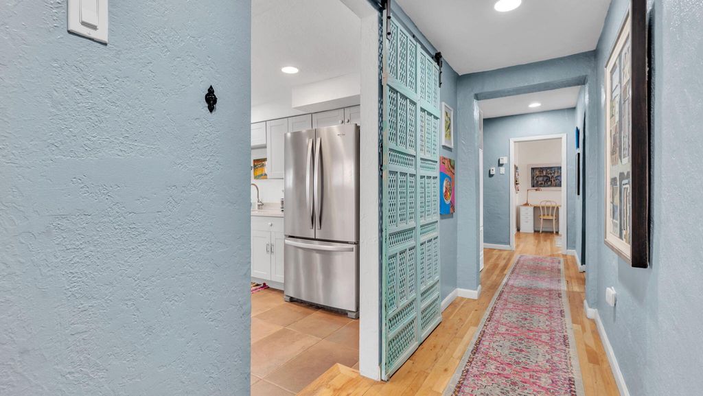 Image 26 of property listing at 1046 McMullen Drive NW, Albuquerque, NM 87107