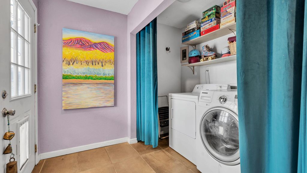 Image 29 of property listing at 1046 McMullen Drive NW, Albuquerque, NM 87107