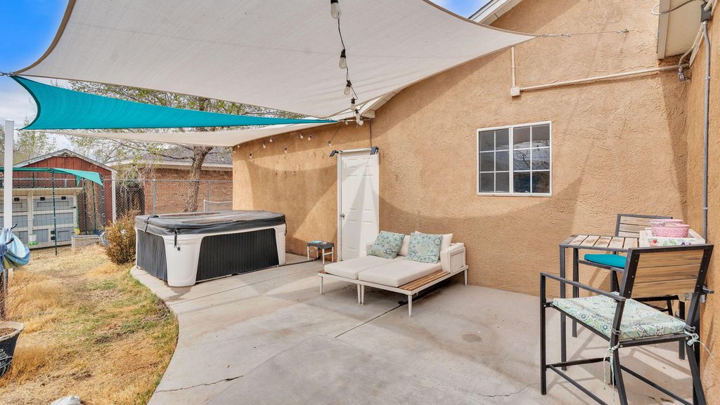 Image 30 of property listing at 1046 McMullen Drive NW, Albuquerque, NM 87107