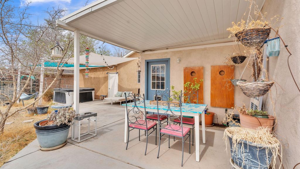 Image 31 of property listing at 1046 McMullen Drive NW, Albuquerque, NM 87107