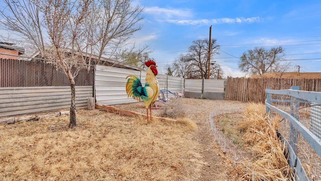 Image 35 of property listing at 1046 McMullen Drive NW, Albuquerque, NM 87107