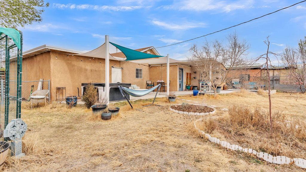 Image 38 of property listing at 1046 McMullen Drive NW, Albuquerque, NM 87107