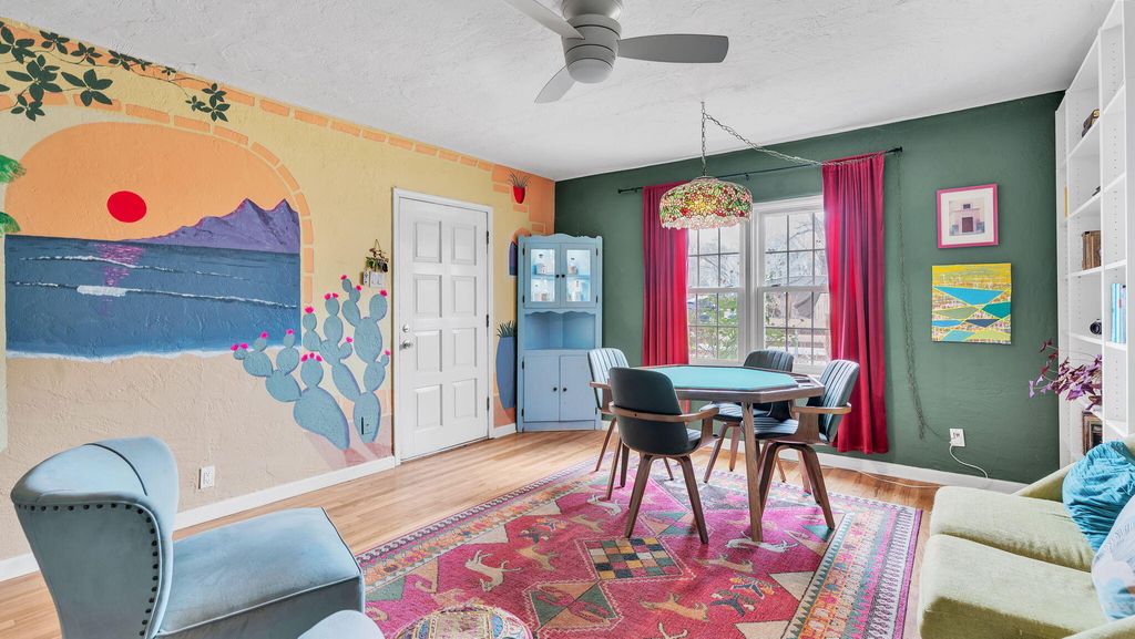 Image 9 of property listing at 1046 McMullen Drive NW, Albuquerque, NM 87107