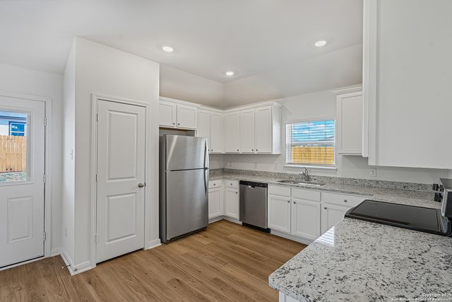 16012 Stratford Cove, Lytle, TX 78052