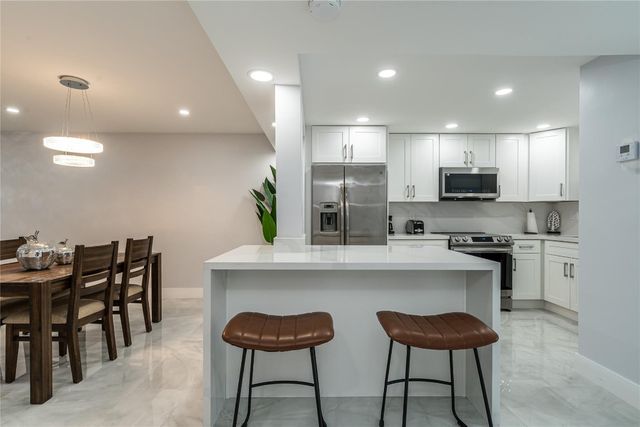 9523 S Hollybrook Lake Drive 102, Pembroke Pines, FL 33025