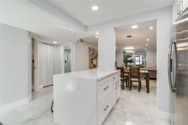 9523 S Hollybrook Lake Drive 102, Pembroke Pines, FL 33025