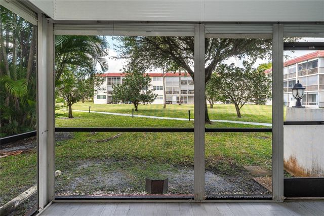 9523 S Hollybrook Lake Drive 102, Pembroke Pines, FL 33025