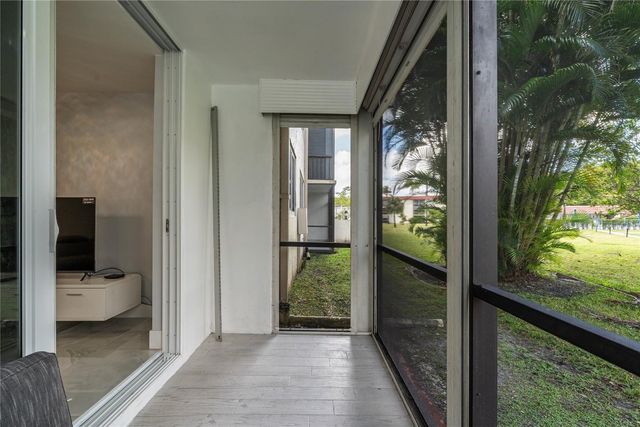 9523 S Hollybrook Lake Drive 102, Pembroke Pines, FL 33025