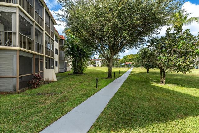9523 S Hollybrook Lake Drive 102, Pembroke Pines, FL 33025