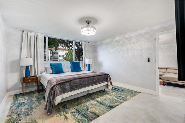 9523 S Hollybrook Lake Drive 102, Pembroke Pines, FL 33025