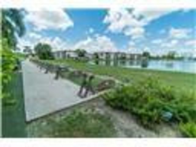 9523 S Hollybrook Lake Drive 102, Pembroke Pines, FL 33025