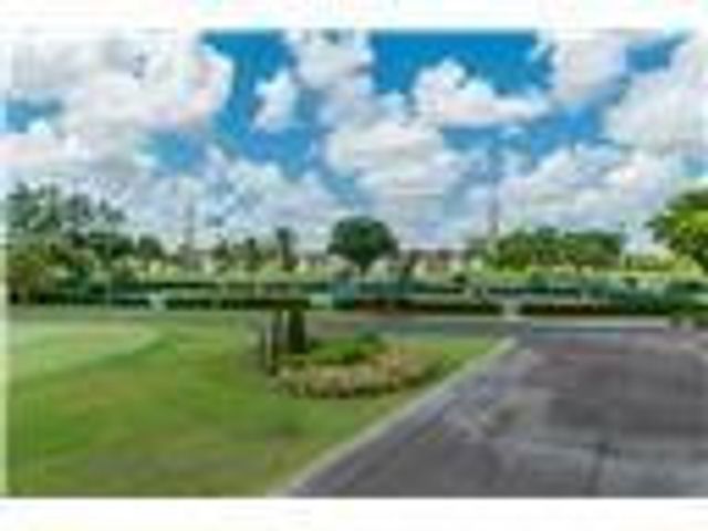9523 S Hollybrook Lake Drive 102, Pembroke Pines, FL 33025