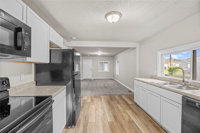 631 SE 27th Court, Des Moines, IA 50317