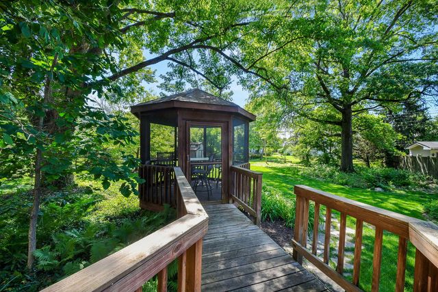 403 Meadowrue Lane, Batavia, IL 60510