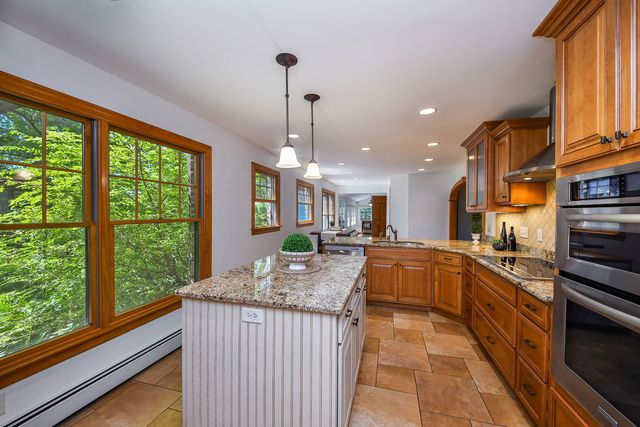 403 Meadowrue Lane, Batavia, IL 60510