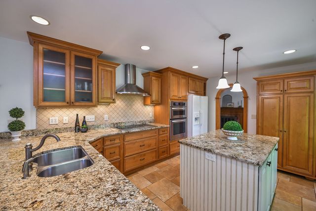 403 Meadowrue Lane, Batavia, IL 60510