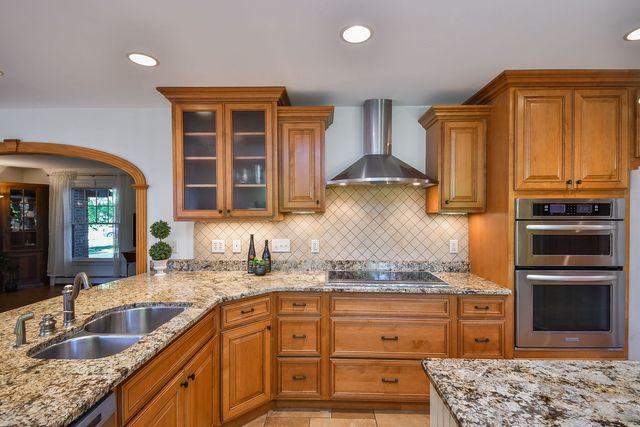 403 Meadowrue Lane, Batavia, IL 60510