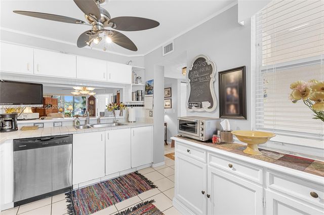 10160 NW 24th Pl 210, Sunrise, FL 33322
