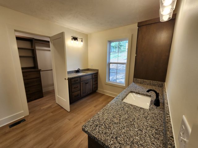 115 Acorn Ln, Hartsville, TN 37074