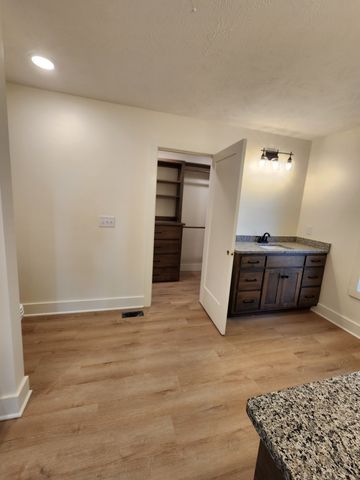 115 Acorn Ln, Hartsville, TN 37074