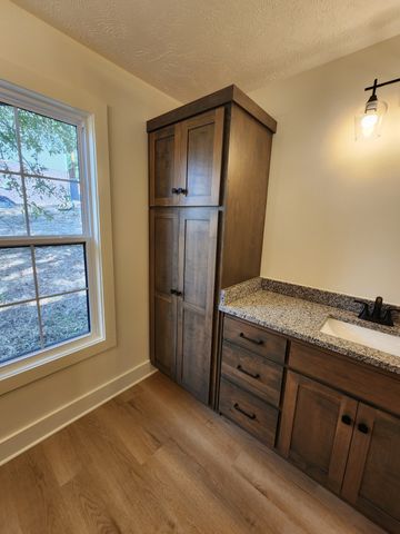 115 Acorn Ln, Hartsville, TN 37074