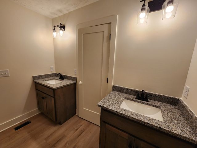 115 Acorn Ln, Hartsville, TN 37074