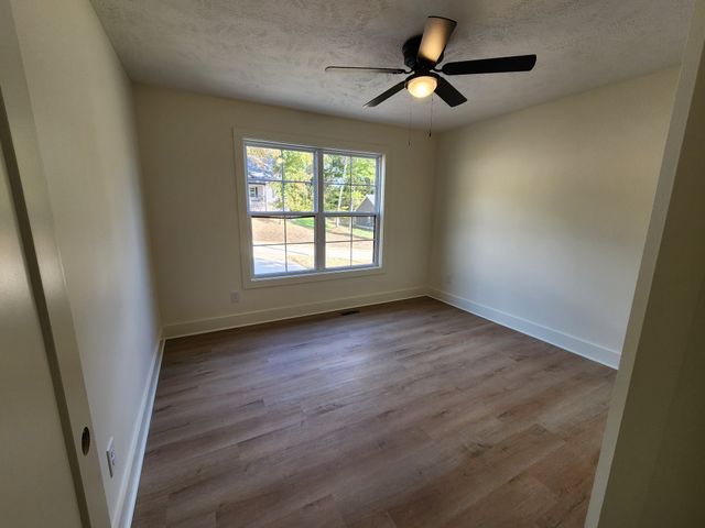 115 Acorn Ln, Hartsville, TN 37074