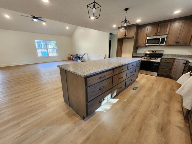 115 Acorn Ln, Hartsville, TN 37074