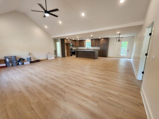 115 Acorn Ln, Hartsville, TN 37074