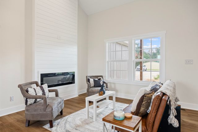 1805 Hickory Cove LN, Moneta, VA 24121