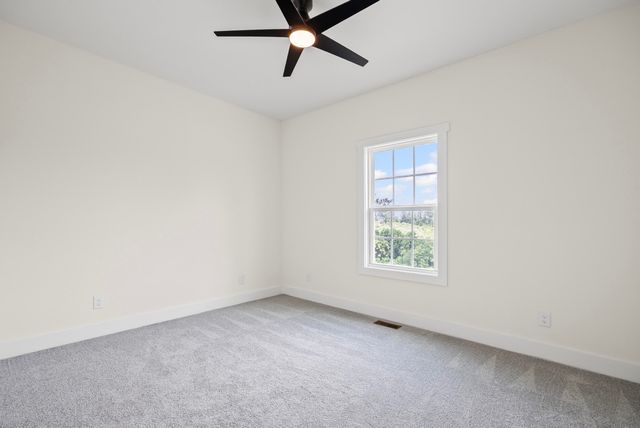 1805 Hickory Cove LN, Moneta, VA 24121