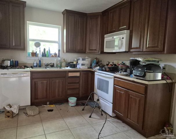 7855 Bay Meadows Dr, Pensacola, FL 32507