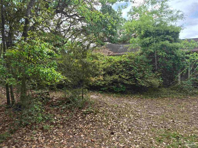 7855 Bay Meadows Dr, Pensacola, FL 32507