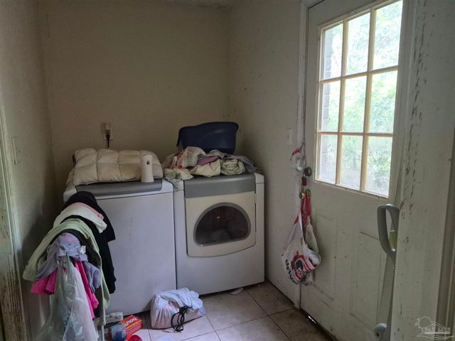 7855 Bay Meadows Dr, Pensacola, FL 32507
